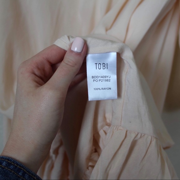 V-Neck Ruffled Dress - Picture 6 of 7